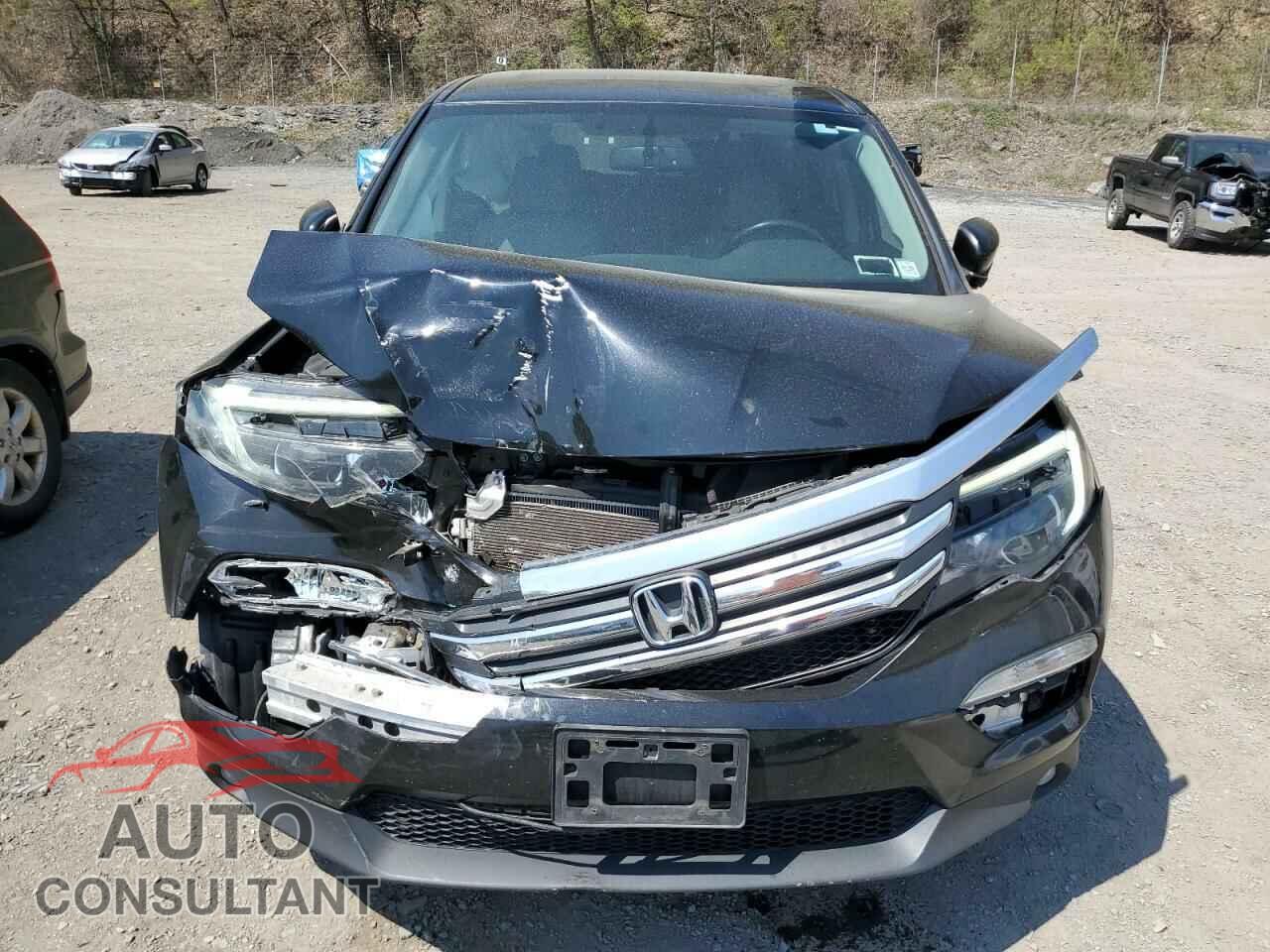 HONDA PILOT 2017 - 5FNYF6H82HB096287