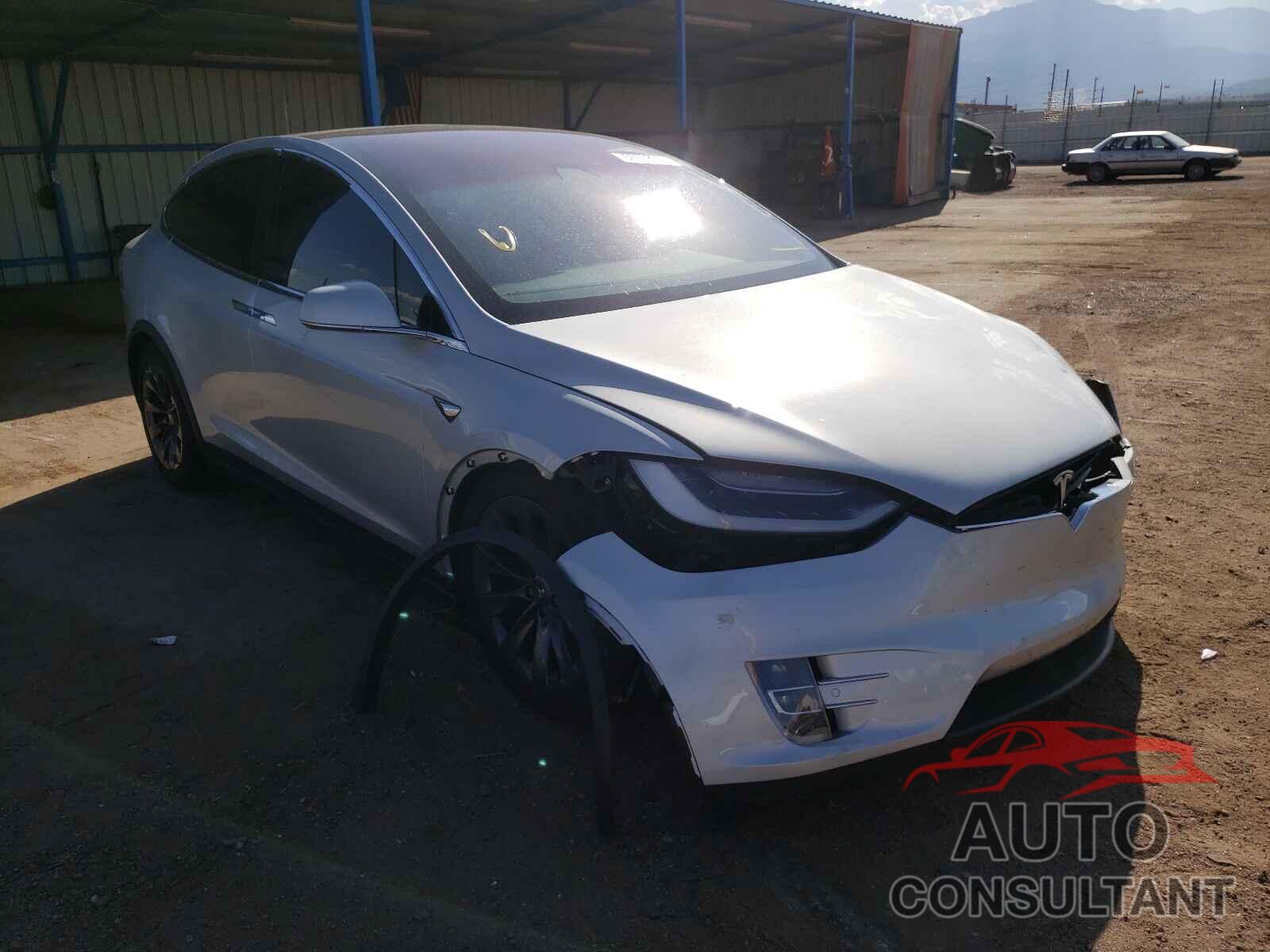 TESLA MODEL X 2018 - 5YJXCAE26JF123083