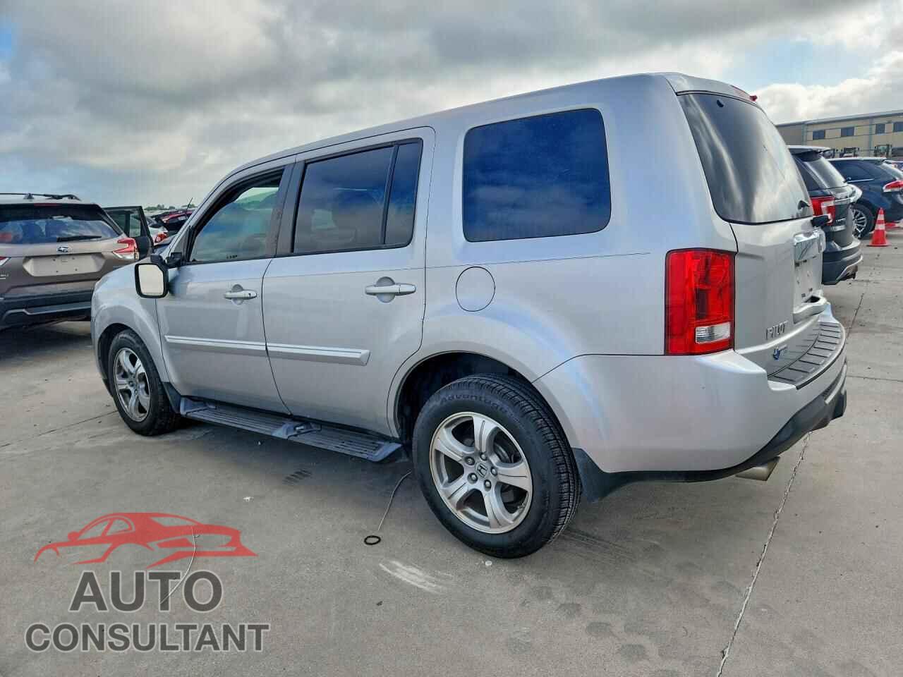 HONDA PILOT 2015 - 5FNYF3H58FB010692