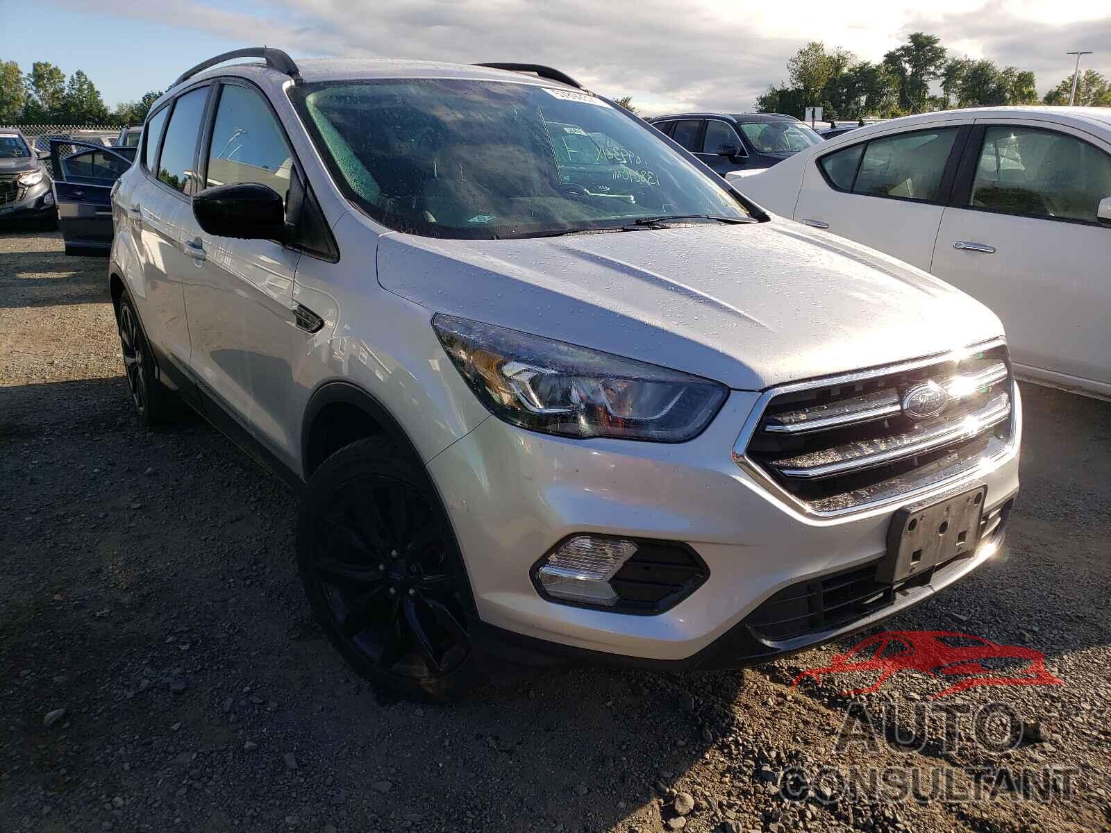 FORD ESCAPE 2017 - 1FMCU9G93HUC56773
