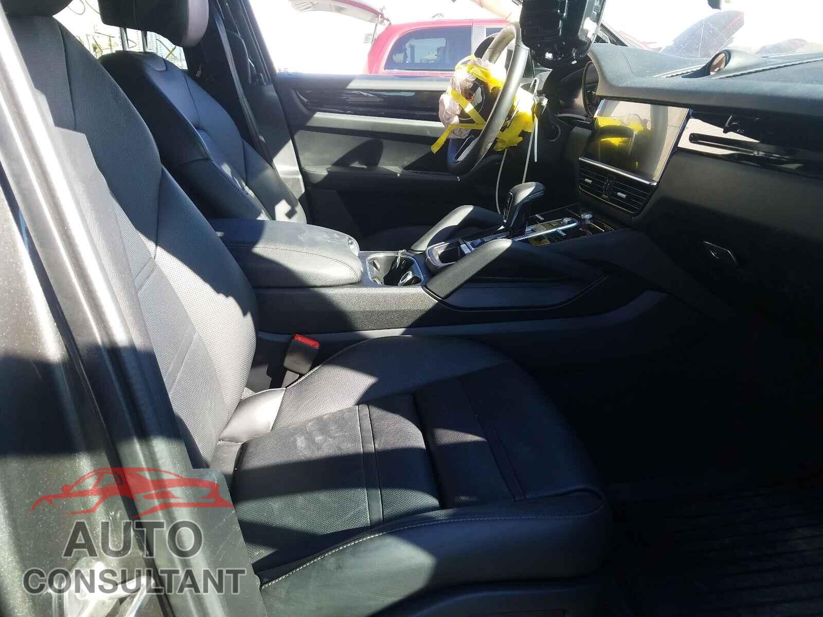 PORSCHE CAYENNE 2020 - WP1AA2AY2LDA10848