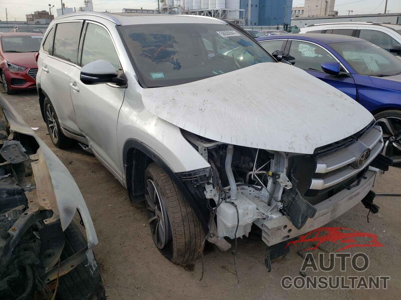 TOYOTA HIGHLANDER 2018 - 5TDJZRFH7JS835944