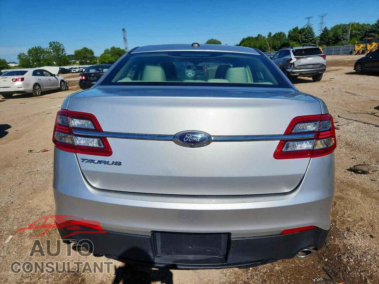 FORD TAURUS 2017 - 1FAHP2D88HG136010