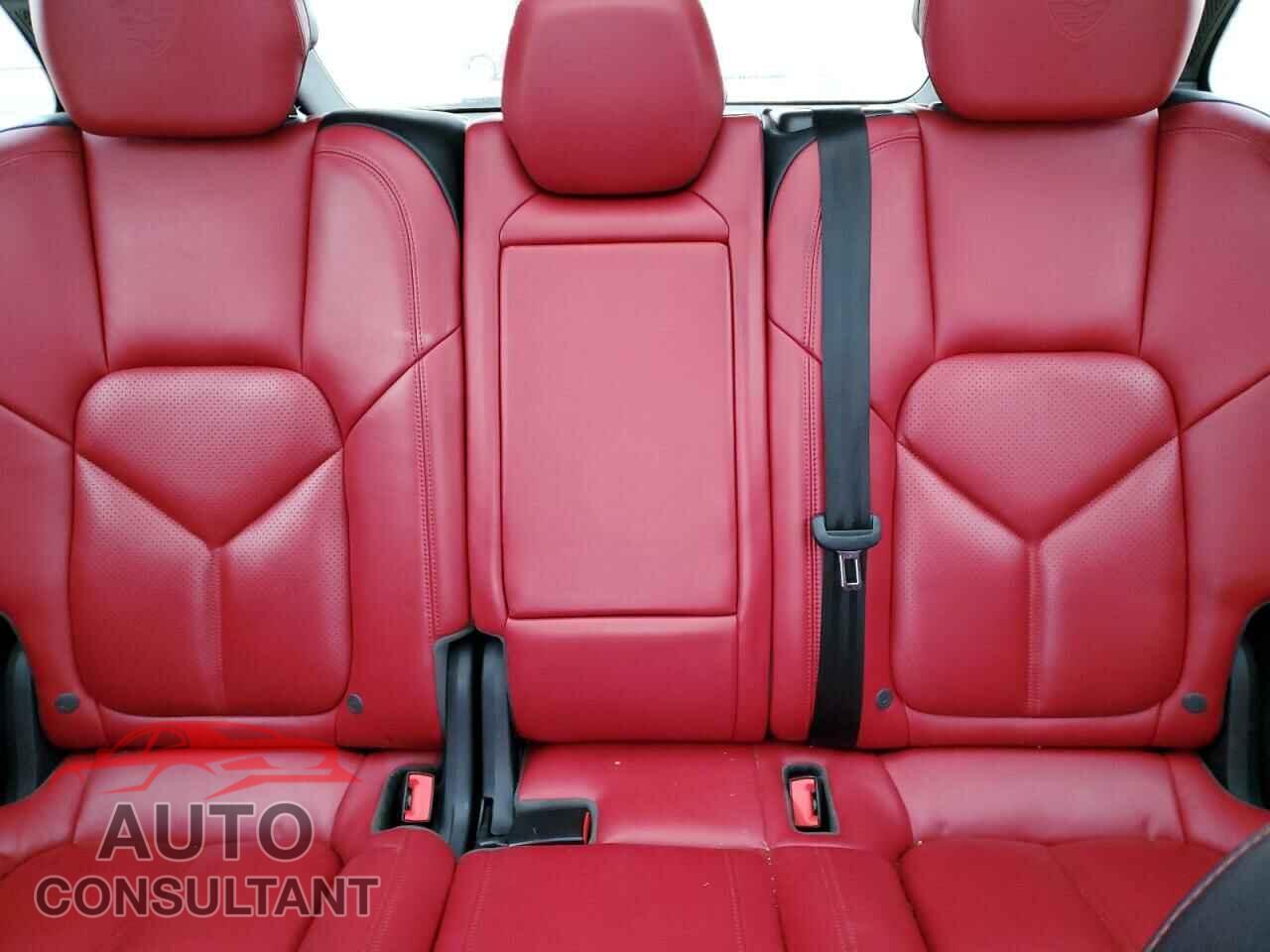 PORSCHE CAYENNE 2017 - WP1AA2A25HKA90662