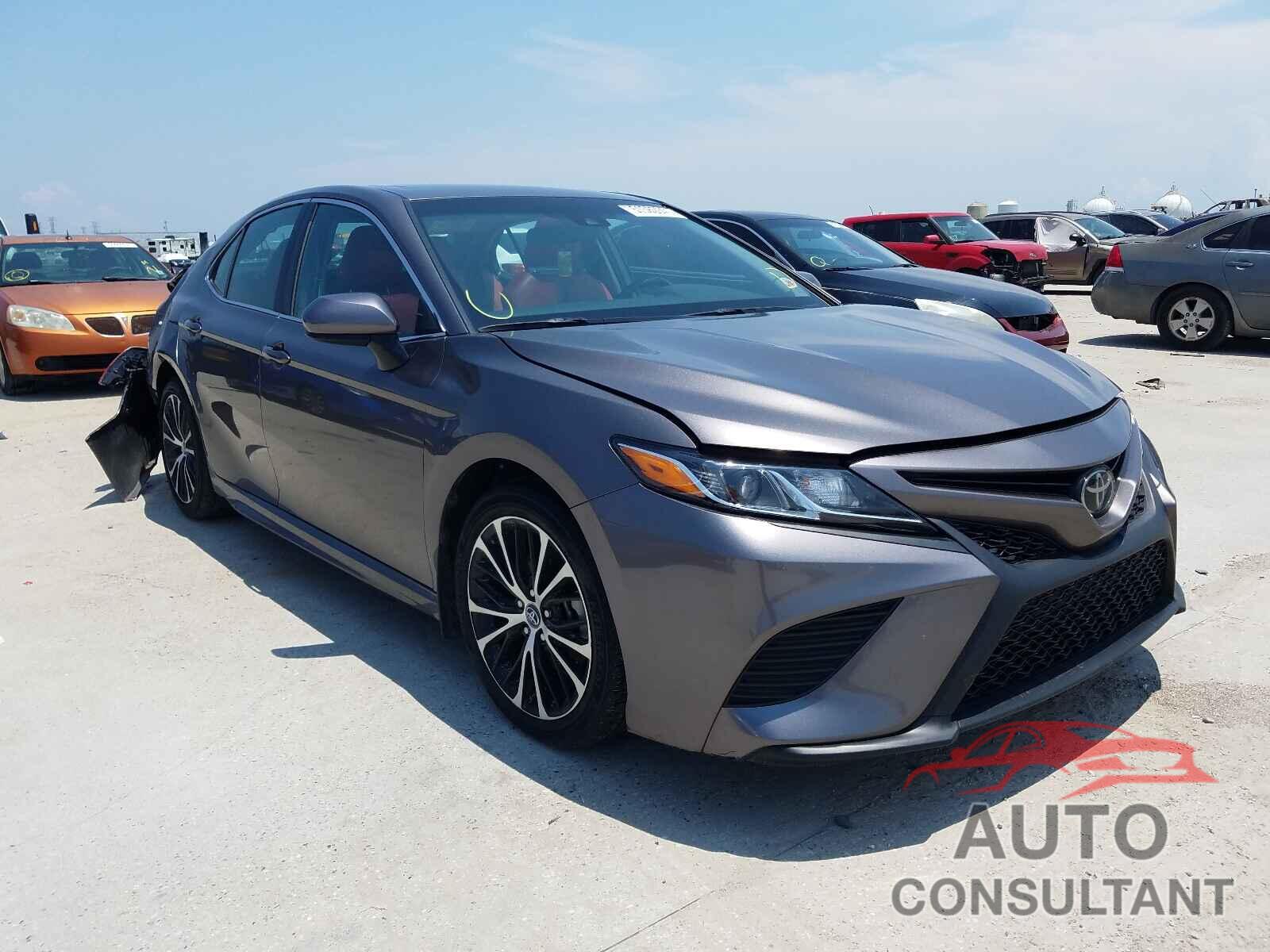TOYOTA CAMRY 2018 - 4T1B11HK1JU582245