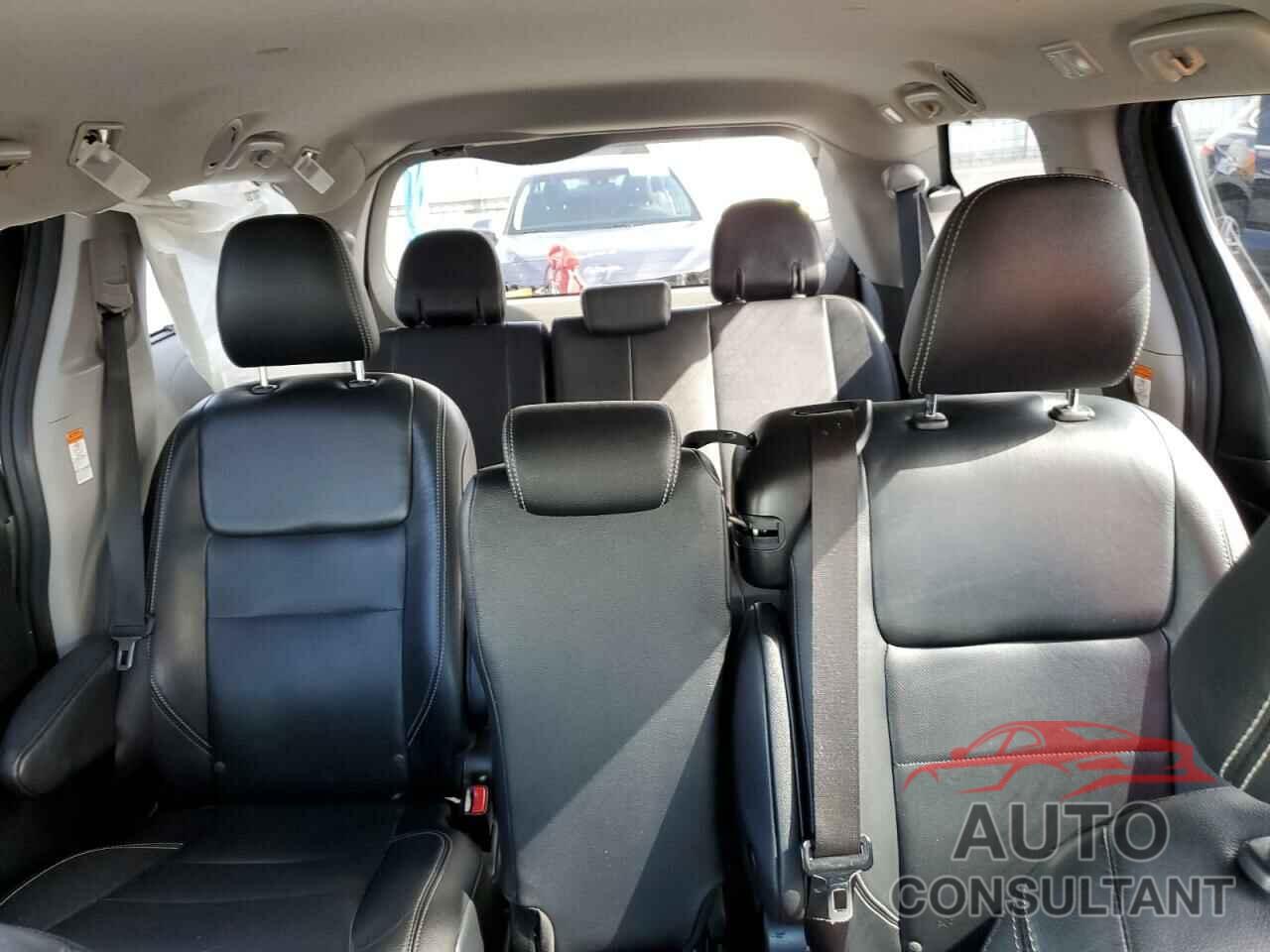 TOYOTA SIENNA 2019 - 5TDXZ3DC8KS019227