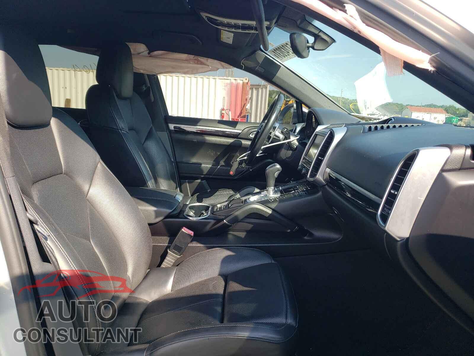 PORSCHE CAYENNE 2016 - WP1AA2A25GKA08394
