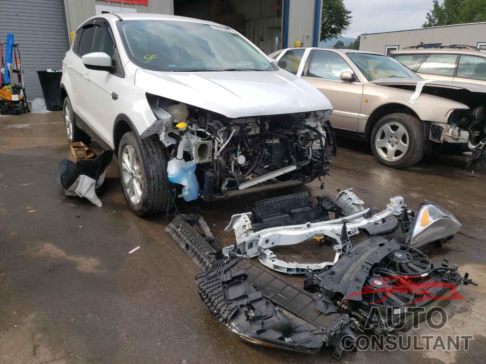FORD ESCAPE 2017 - 1FMCU9GD6HUC17759