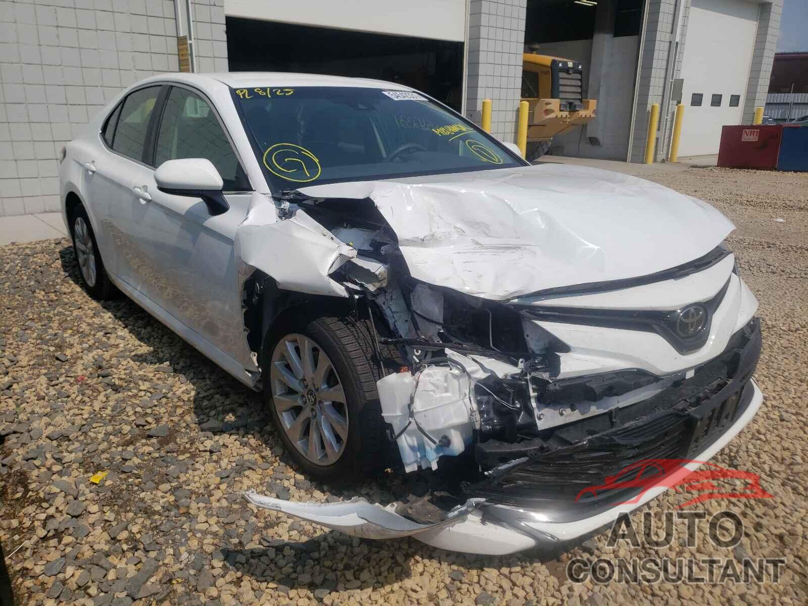 TOYOTA CAMRY 2018 - 4T1B11HK0JU081346