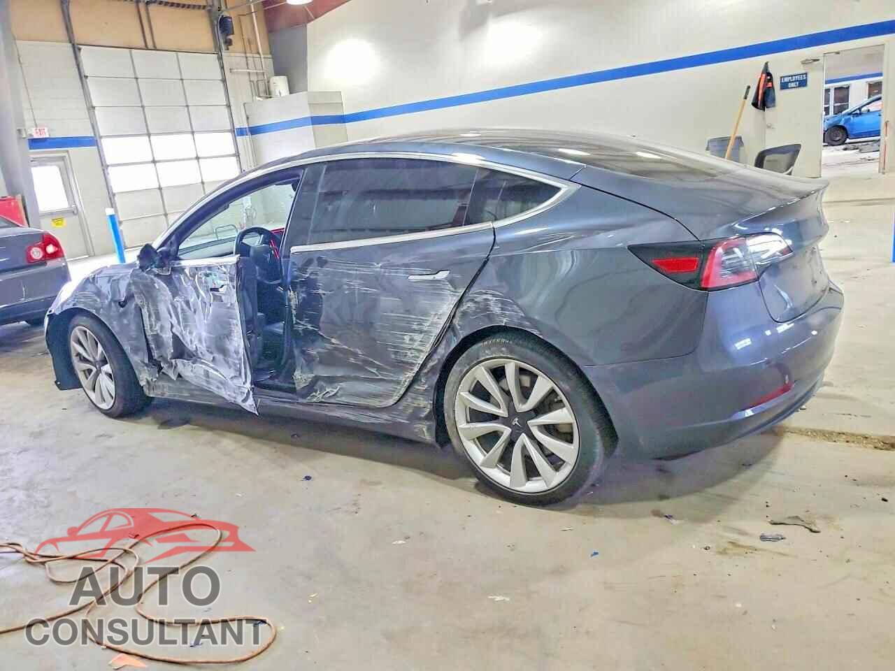 TESLA MODEL 3 2018 - 5YJ3E1EB6JF121178