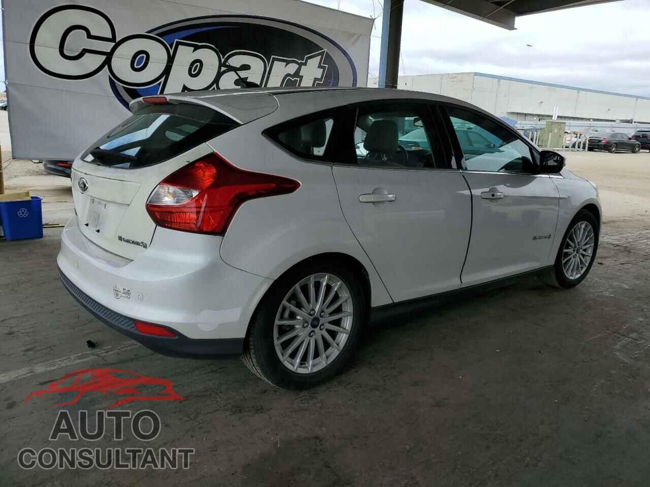 FORD FOCUS 2012 - 1FAHP3R49CL458375