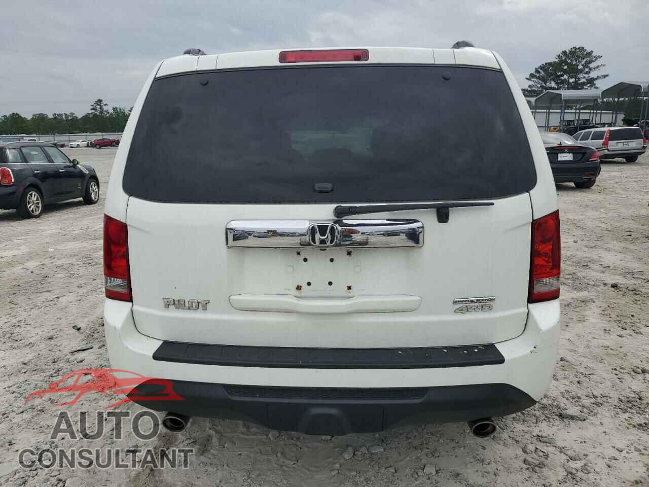 HONDA PILOT 2015 - 5FNYF4H30FB008035