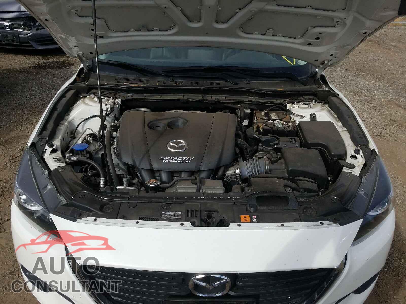 MAZDA 3 2018 - 3MZBN1V33JM183473