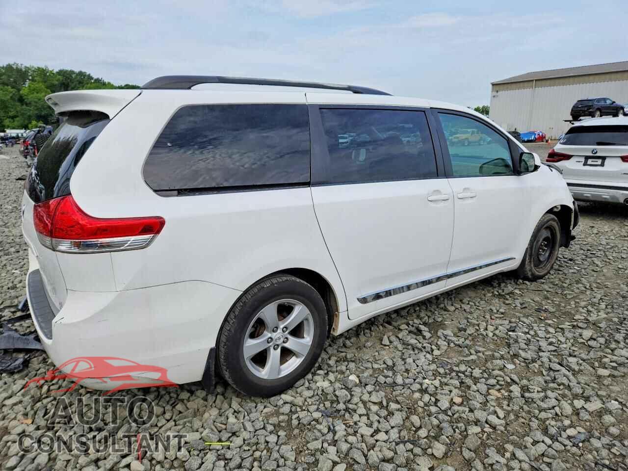 TOYOTA SIENNA 2011 - 5TDKK3DC2BS170952