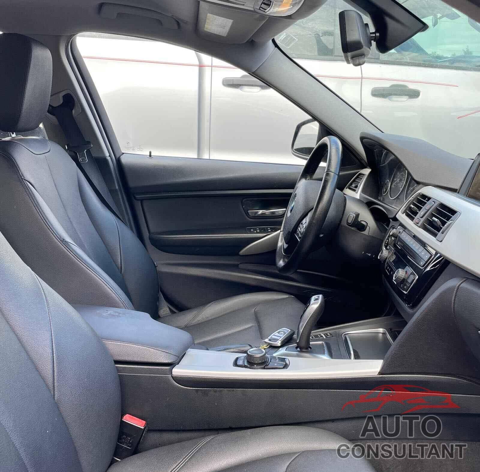 BMW 3 SERIES 2016 - WBA8E1G57GNU11269