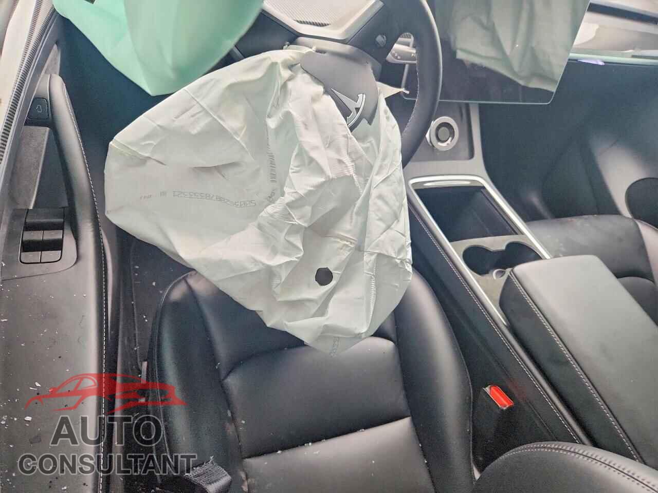 TESLA MODEL Y 2023 - LRWYGDFD4PC939125