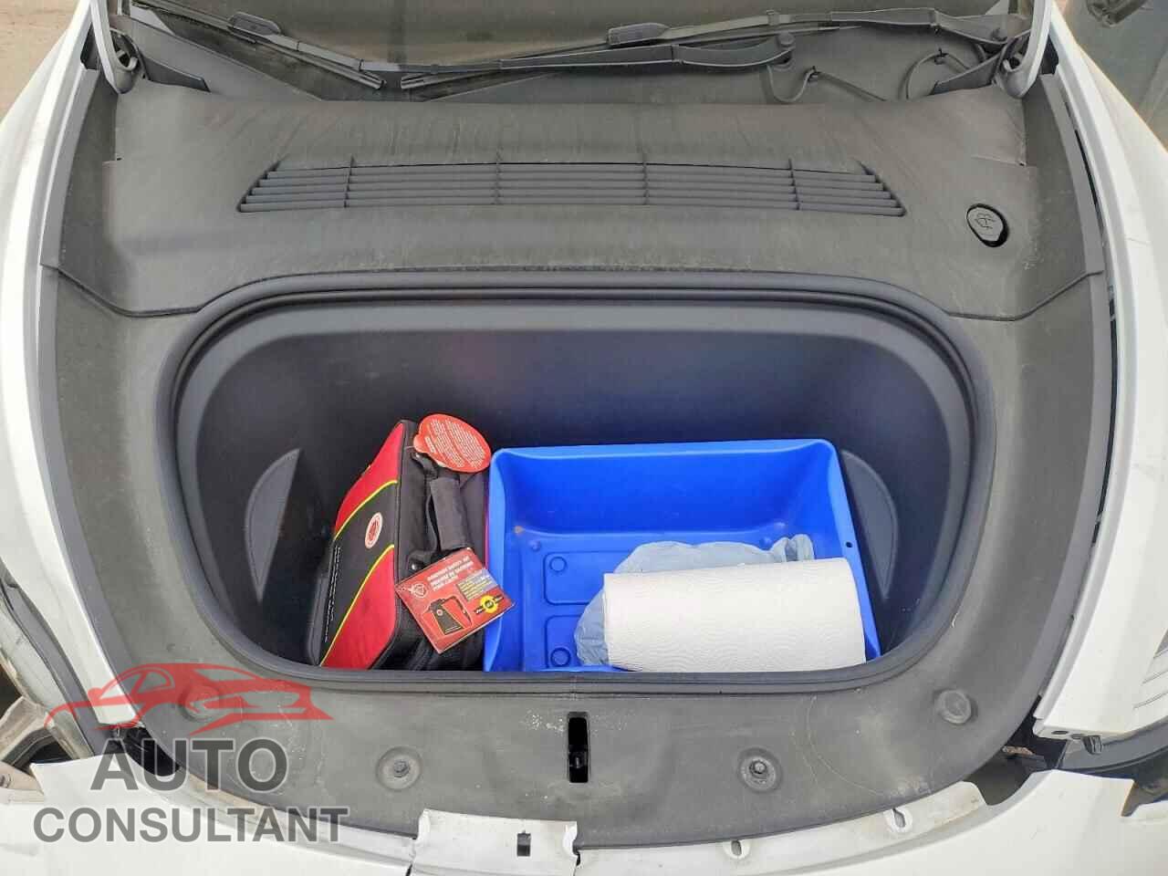 TESLA MODEL Y 2022 - 7SAYGDEE8NF361840
