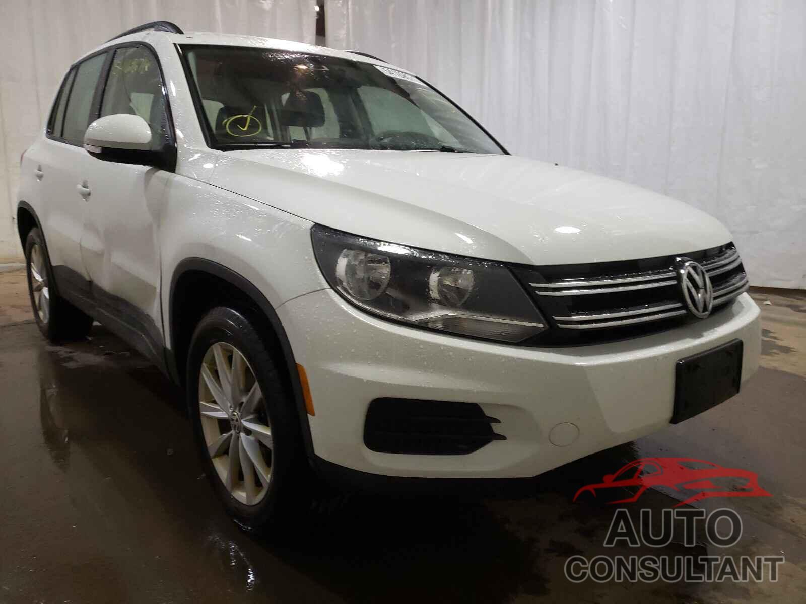 VOLKSWAGEN TIGUAN 2017 - WVGBV7AX1HK048293