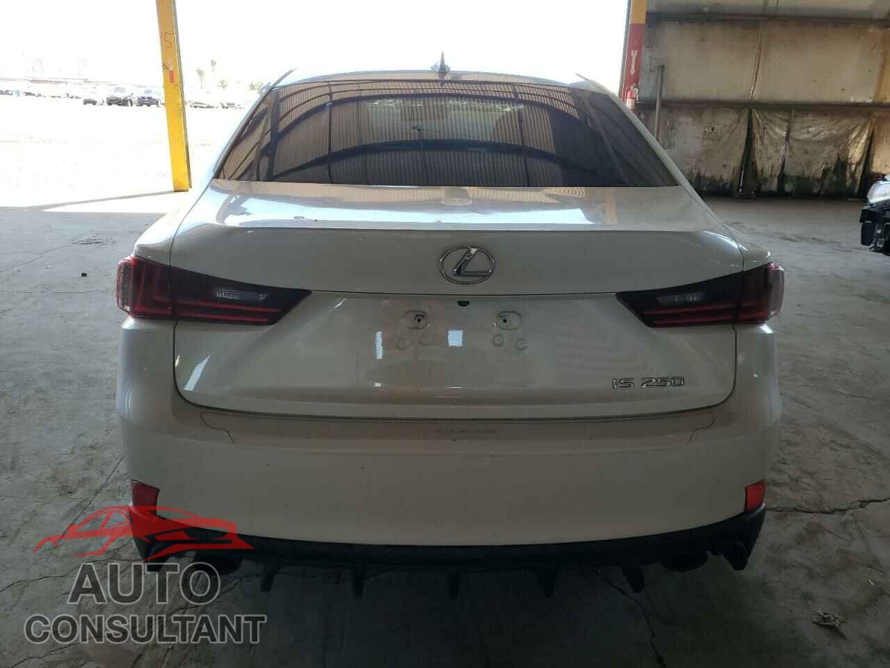 LEXUS IS 2015 - JTHBF1D29F5052584