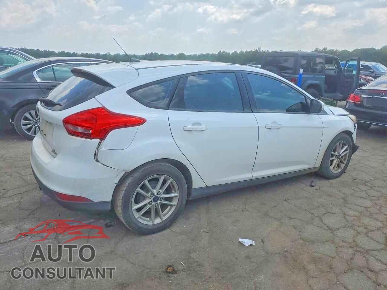 FORD FOCUS 2015 - 1FADP3K20FL311275