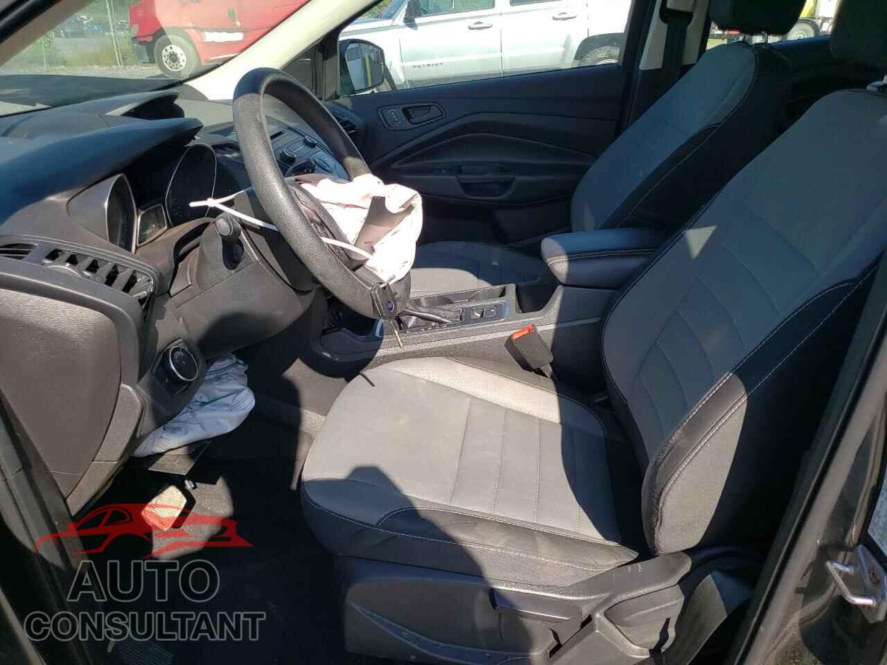 FORD ESCAPE 2017 - 1FMCU0F7XHUC19876