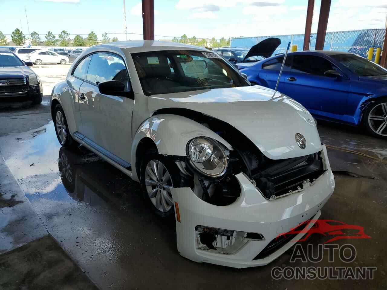 VOLKSWAGEN BEETLE 2018 - 3VWFD7AT4JM717190