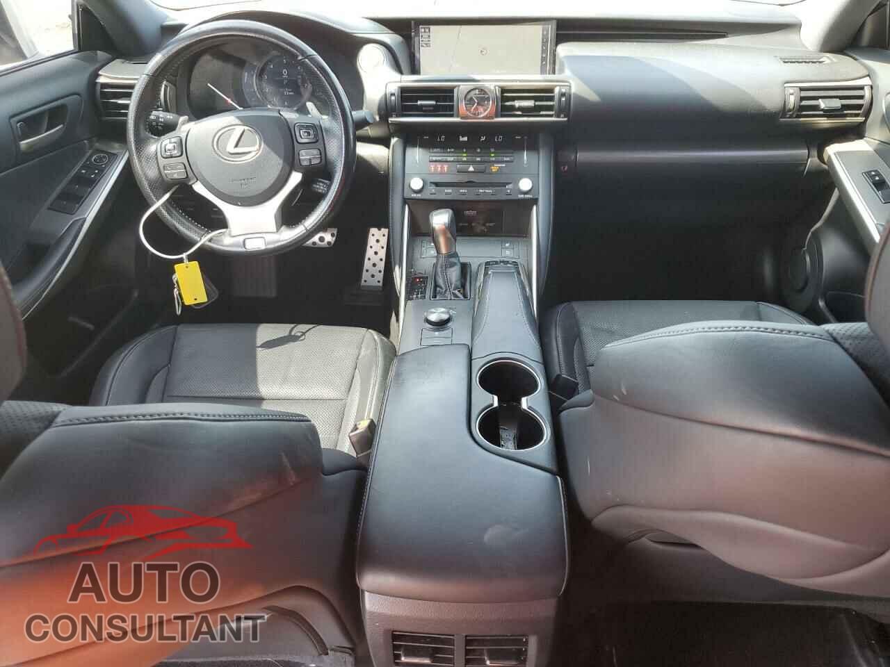LEXUS IS 2017 - JTHBE1D2XH5030101