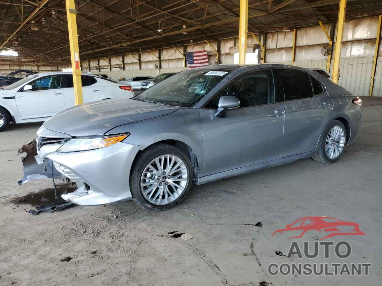 TOYOTA CAMRY 2018 - 4T1B11HK8JU136996