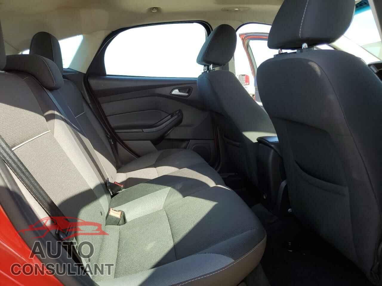 FORD FOCUS 2014 - 1FADP3K2XEL162923