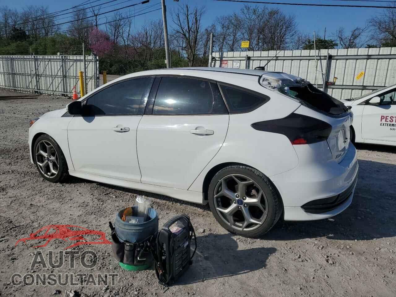 FORD FOCUS 2017 - 1FADP3L93HL349064
