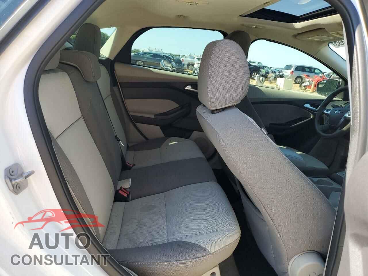 FORD FOCUS 2014 - 1FADP3K29EL319924