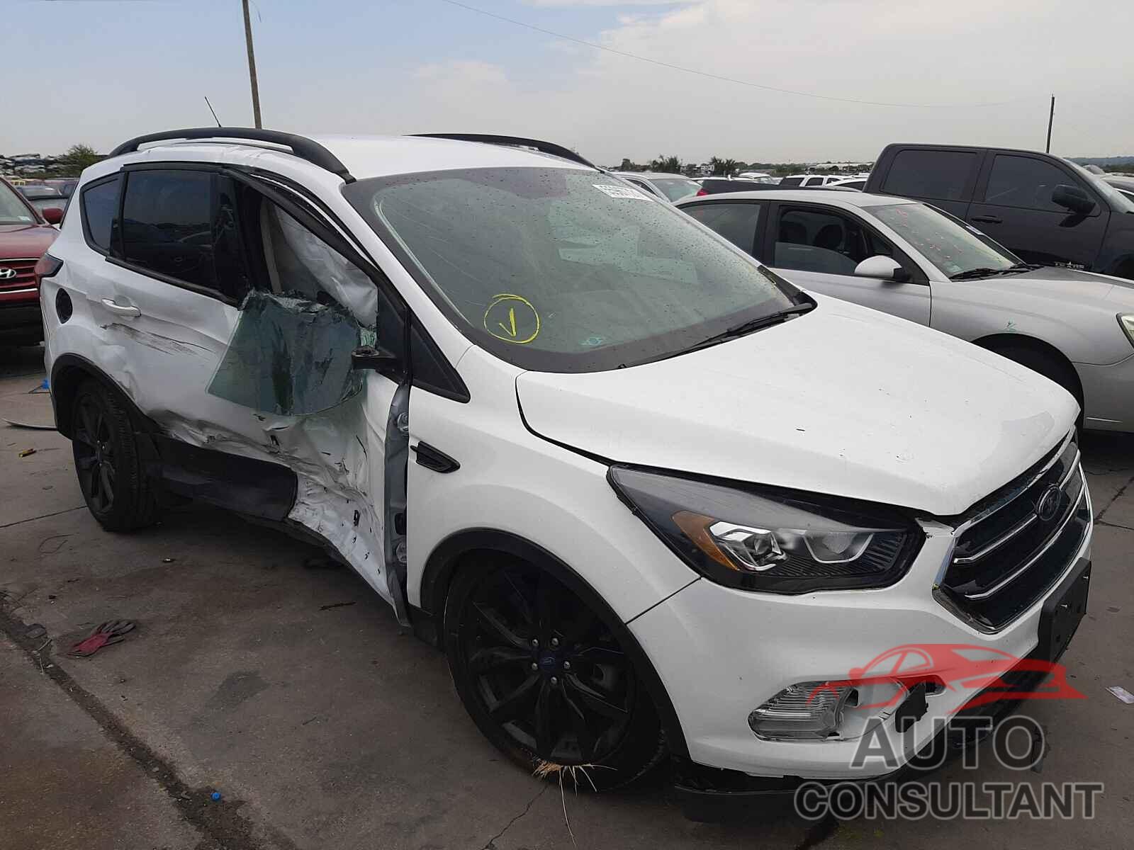 FORD ESCAPE 2019 - 1FMCU0GD7KUA17413