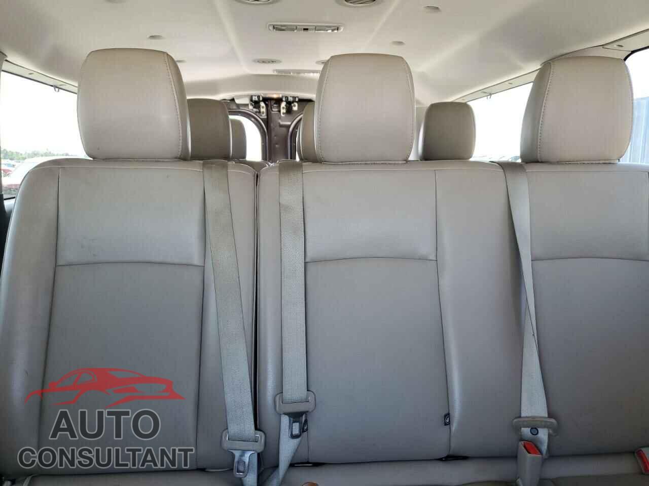 NISSAN NV 2017 - 5BZAF0AA9HN853473