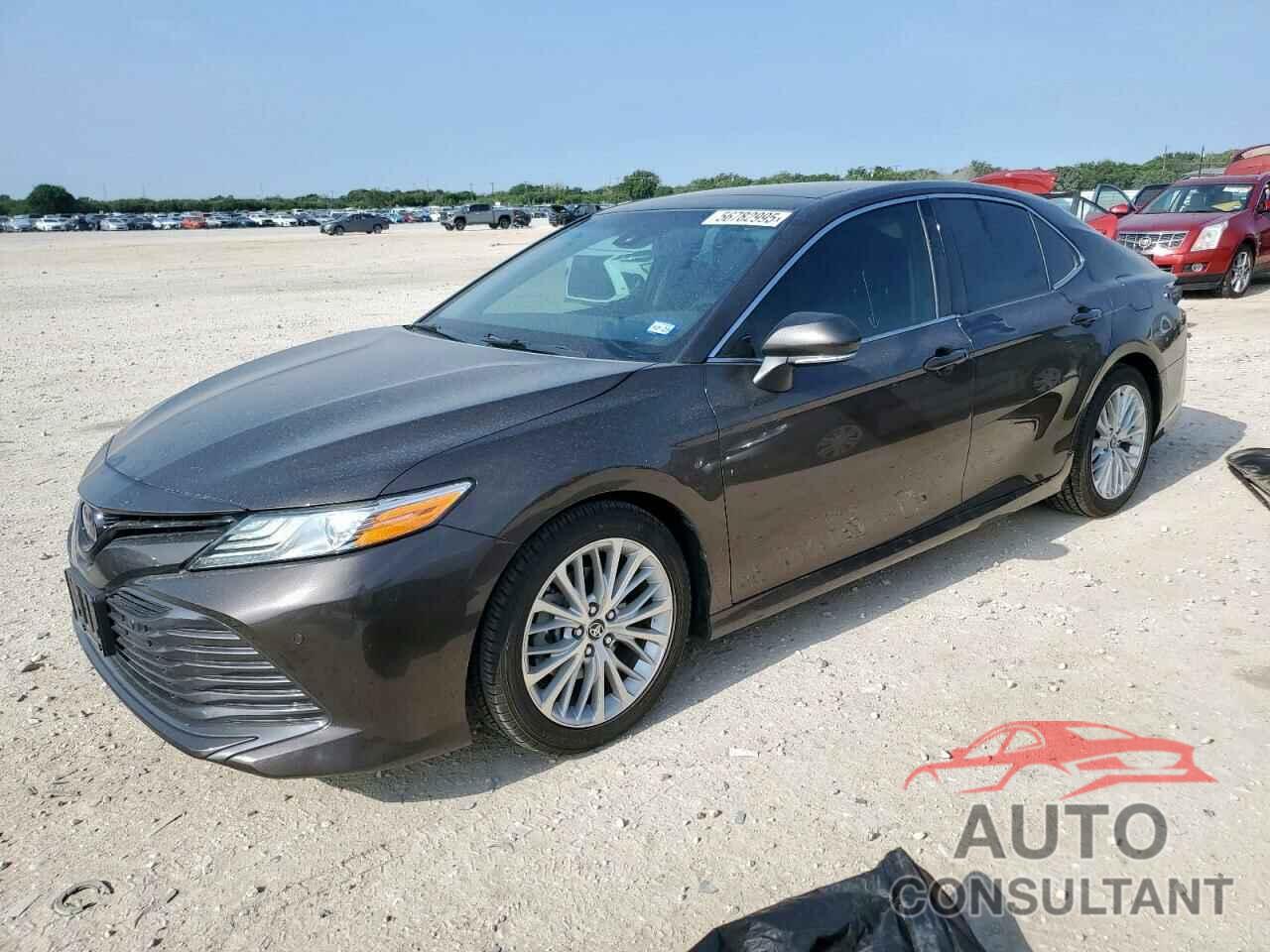 TOYOTA CAMRY 2018 - 4T1B11HK4JU148594