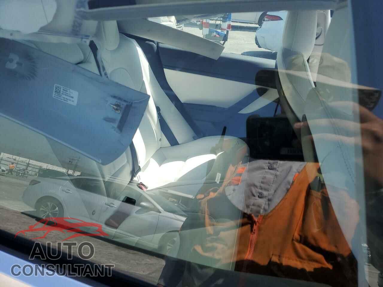 TESLA MODEL 3 2018 - 5YJ3E1EB6JF122217