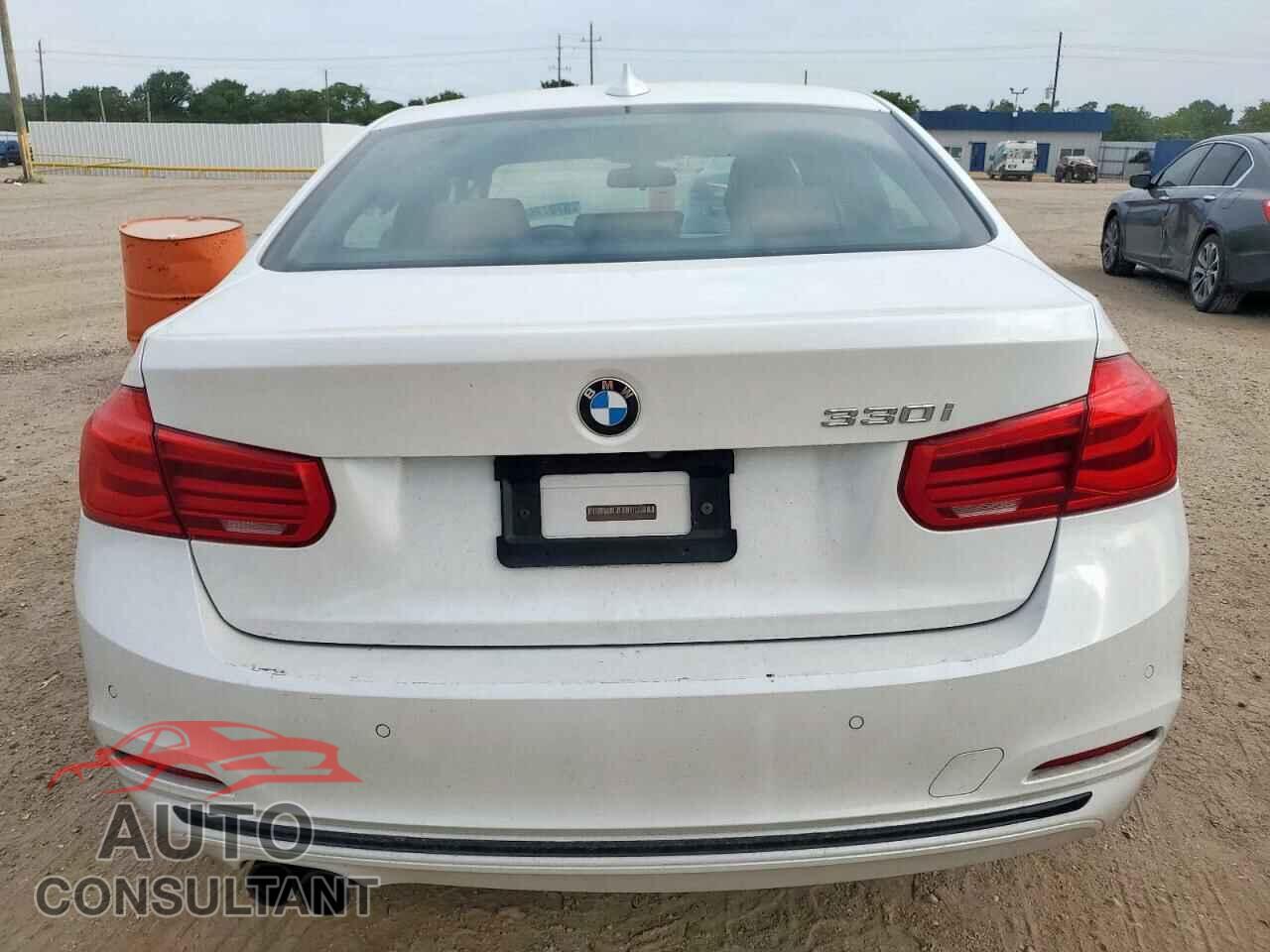 BMW 3 SERIES 2017 - WBA8B9G39HNU55152