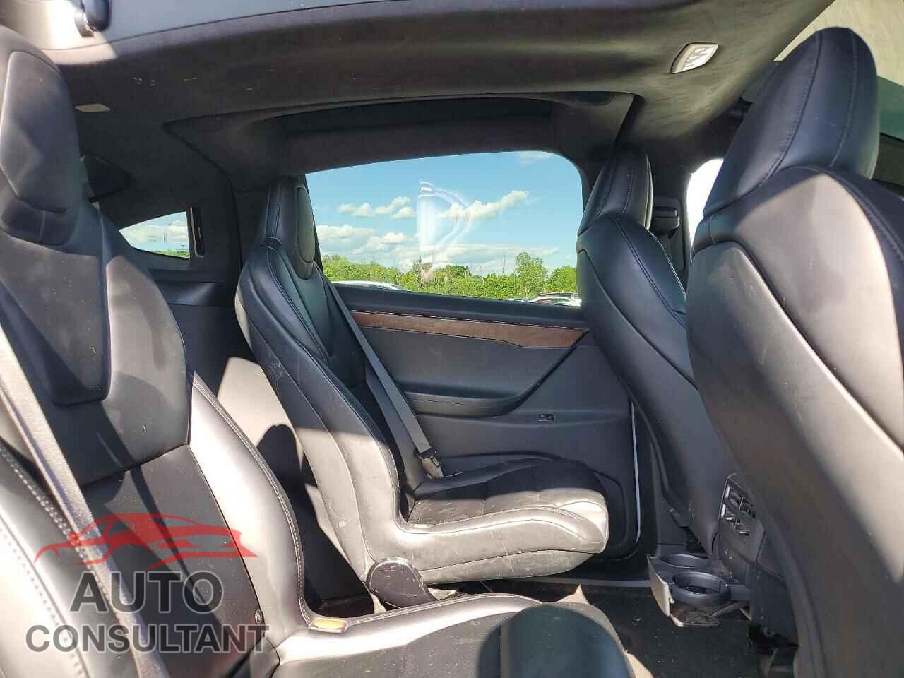 TESLA MODEL X 2020 - 5YJXCBE2XLF242537