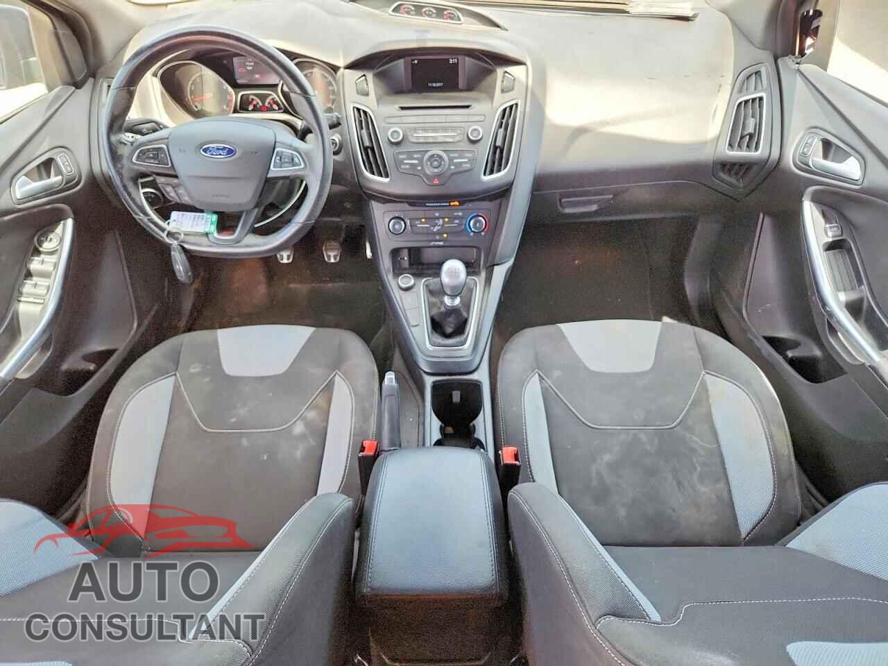 FORD FOCUS 2017 - 1FADP3L90HL347370