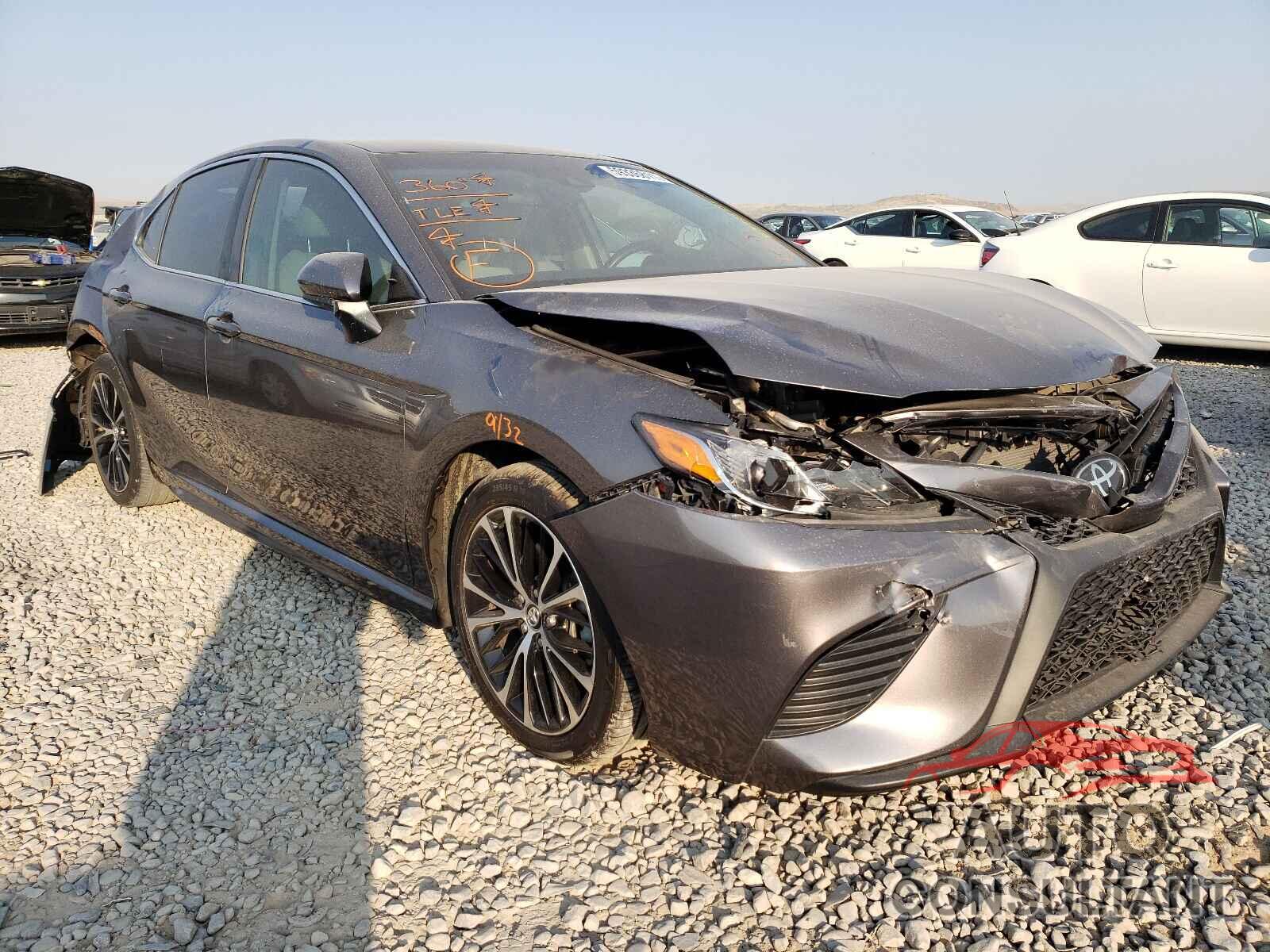 TOYOTA CAMRY 2018 - 4T1B11HK0JU026329