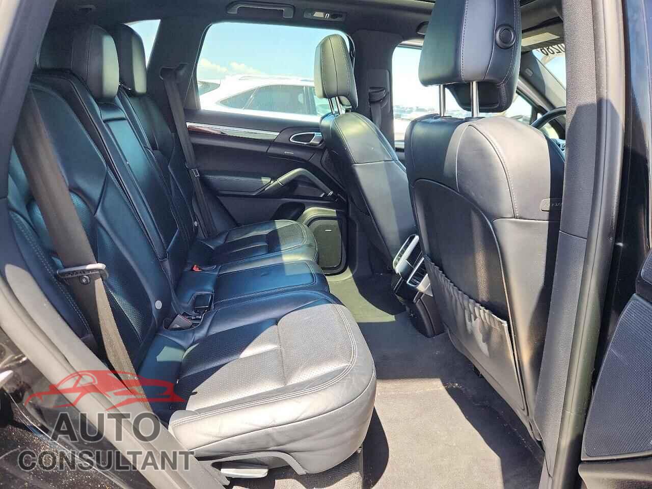 PORSCHE CAYENNE 2016 - WP1AA2A21GLA00996