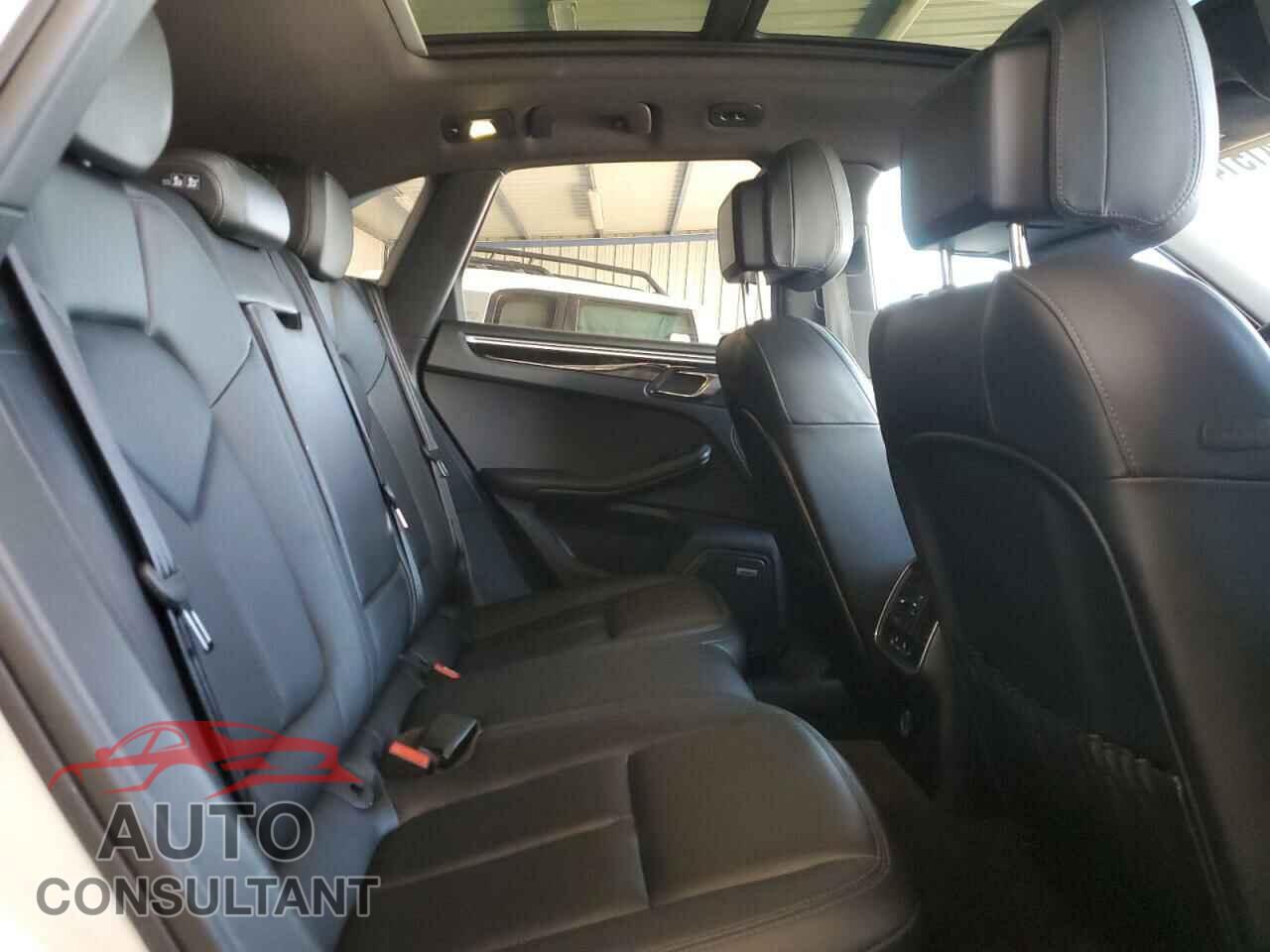 PORSCHE MACAN 2017 - WP1AA2A56HLB83890