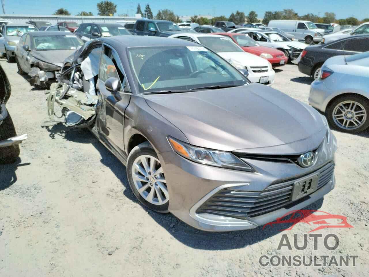 TOYOTA CAMRY 2022 - 4T1C11AK9NU651235