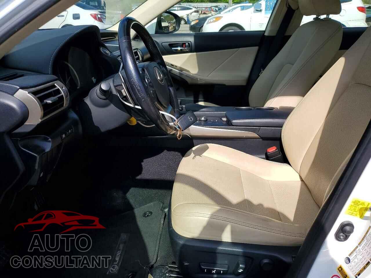 LEXUS IS 2015 - JTHCF1D24F5028701