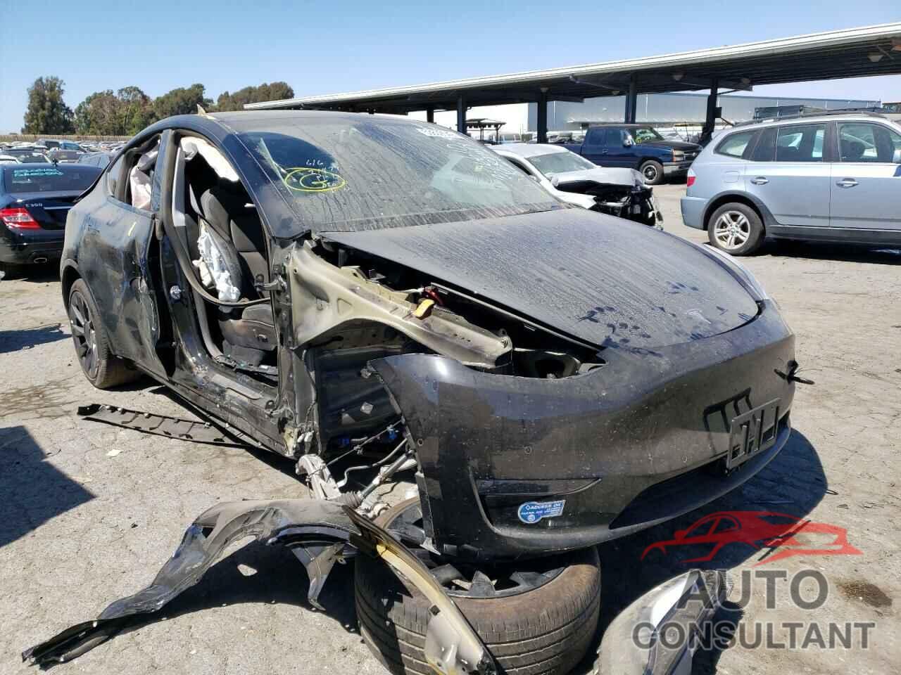 TESLA MODEL Y 2021 - 5YJYGAEE2MF191131