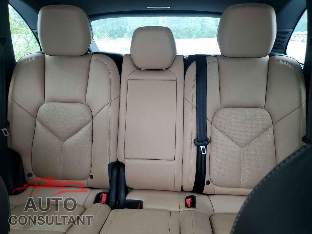 PORSCHE CAYENNE 2016 - WP1AA2A25GLA10575