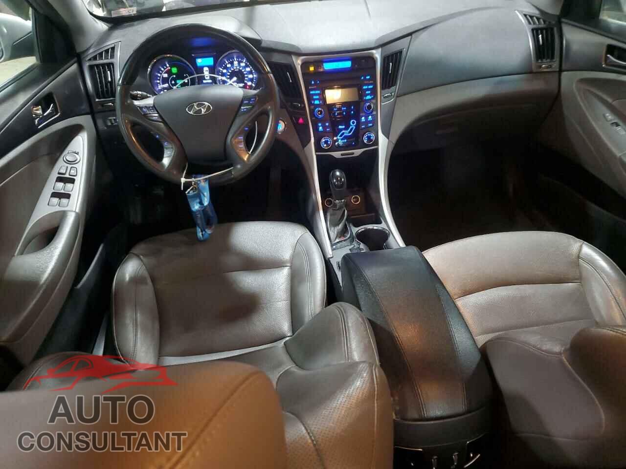 HYUNDAI SONATA 2012 - KMHEC4A48CA033456