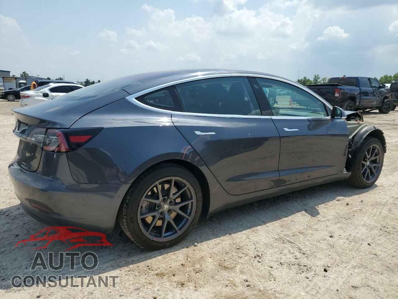 TESLA MODEL 3 2017 - 5YJ3E1EAXHF000901