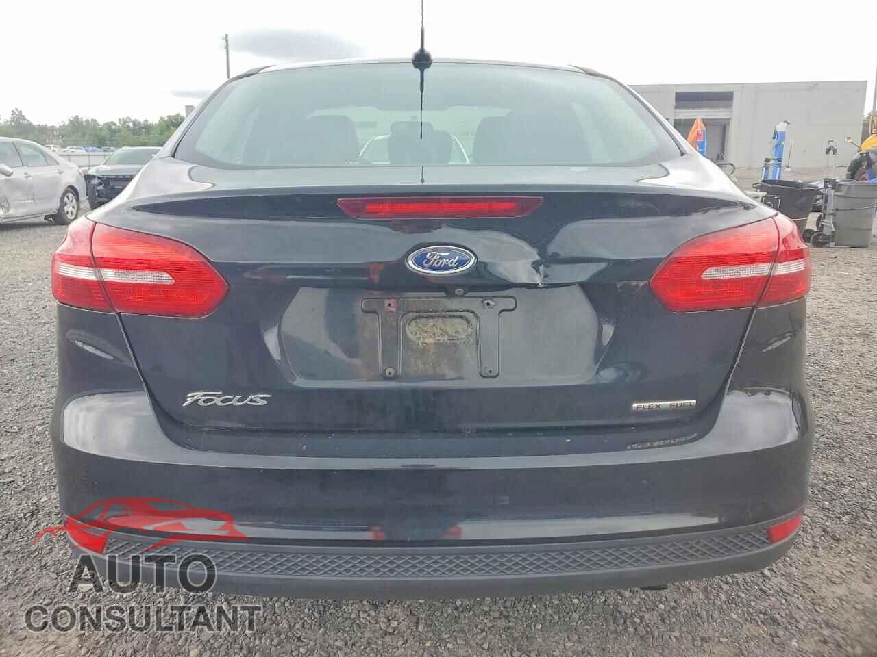 FORD FOCUS 2015 - 1FADP3E27FL270395