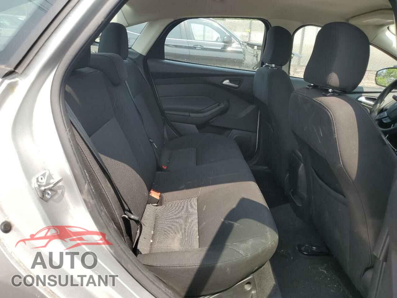 FORD FOCUS 2017 - 1FADP3F23HL304625
