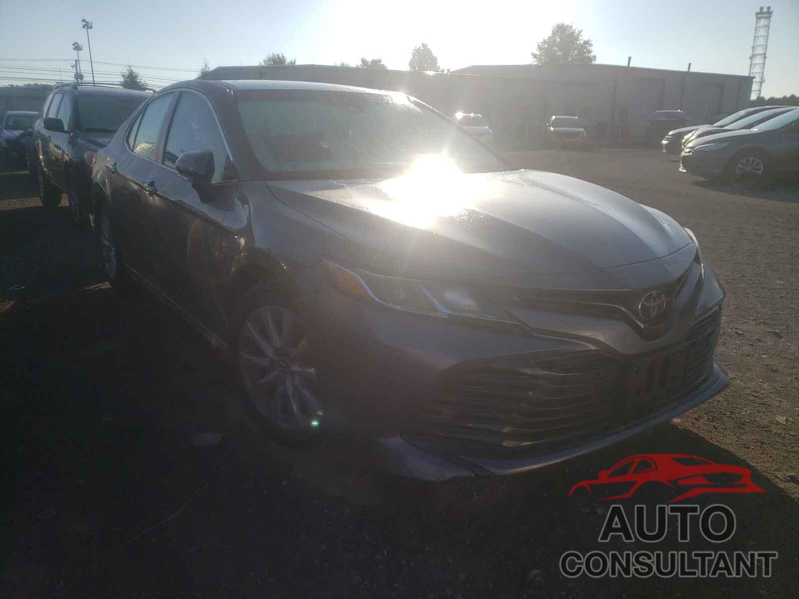 TOYOTA CAMRY 2018 - 4T1B11HK2JU568449